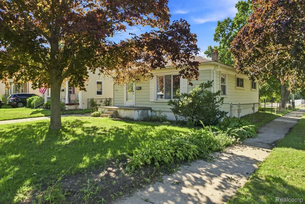 531 Highland Avenue Clawson City, MI 48017