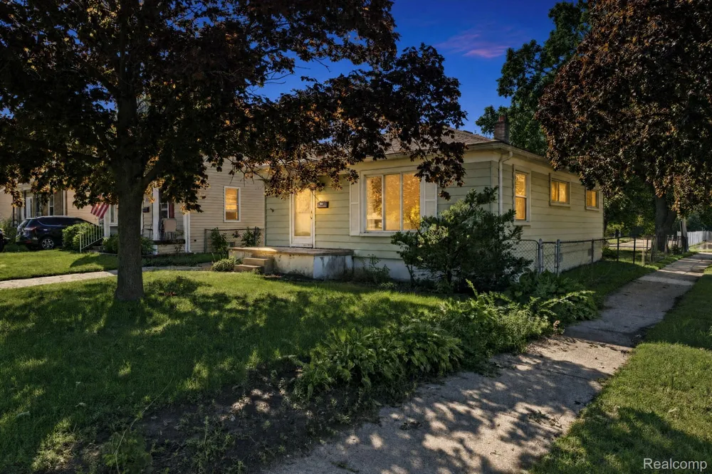 531 Highland Avenue Clawson City, MI 48017