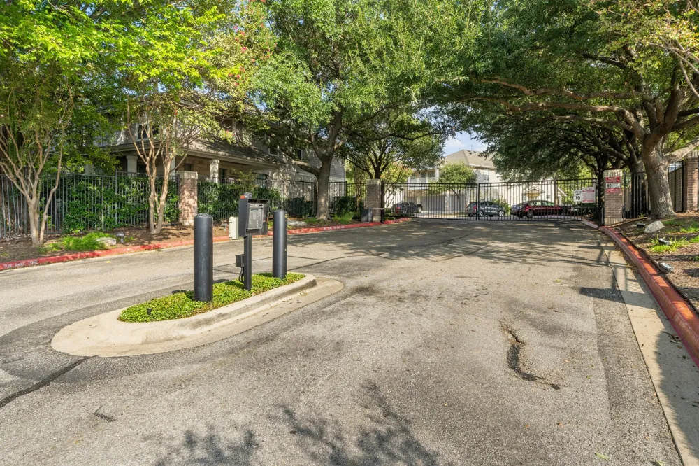 1900 Scofield Ridge Parkway #202 Austin, TX 78727