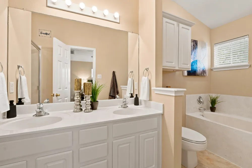 1900 Scofield Ridge Parkway #202 Austin, TX 78727