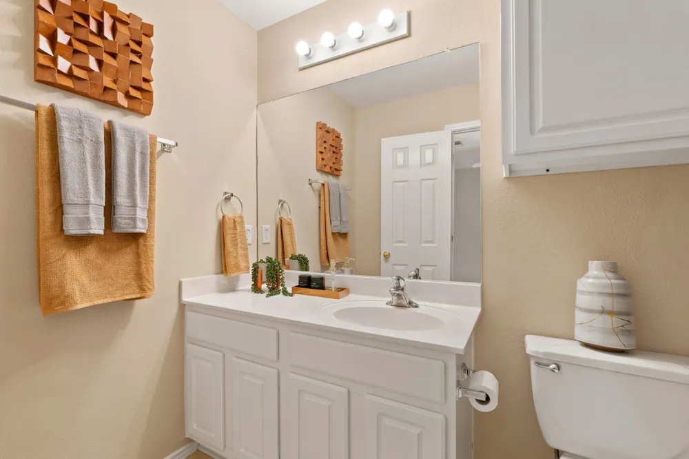 1900 Scofield Ridge Parkway #202 Austin, TX 78727