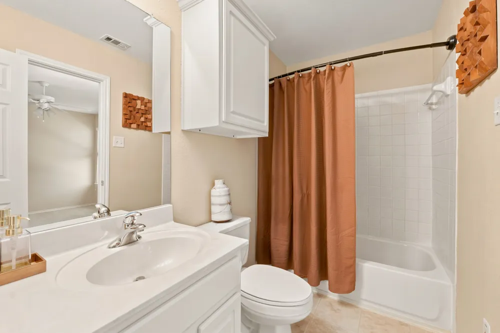 1900 Scofield Ridge Parkway #202 Austin, TX 78727