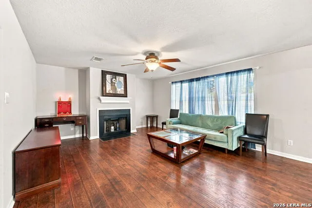 215 ROSWELL CYN San Antonio, TX 78245