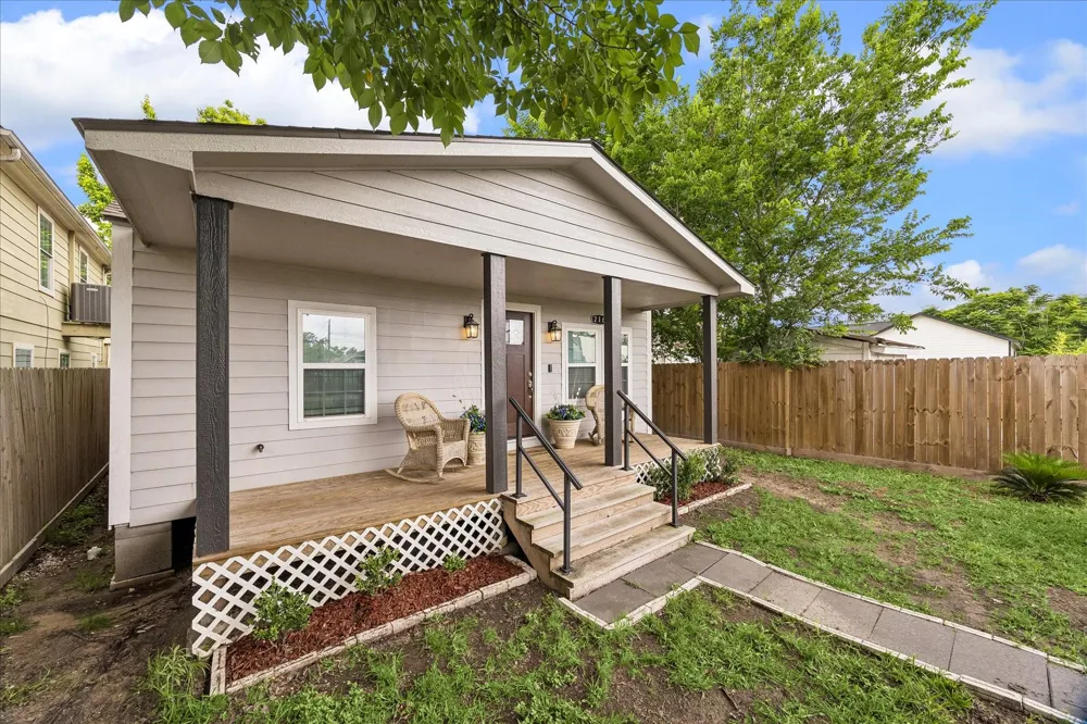 216 E 32nd Street Houston, TX 77018