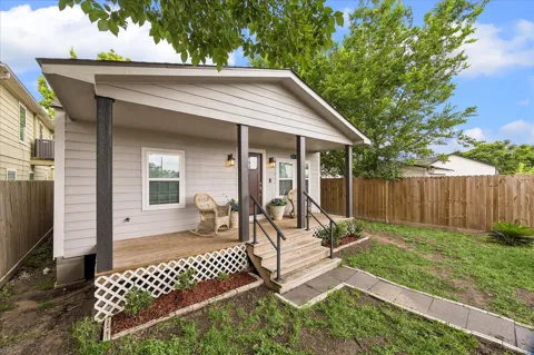 216 E 32nd Street