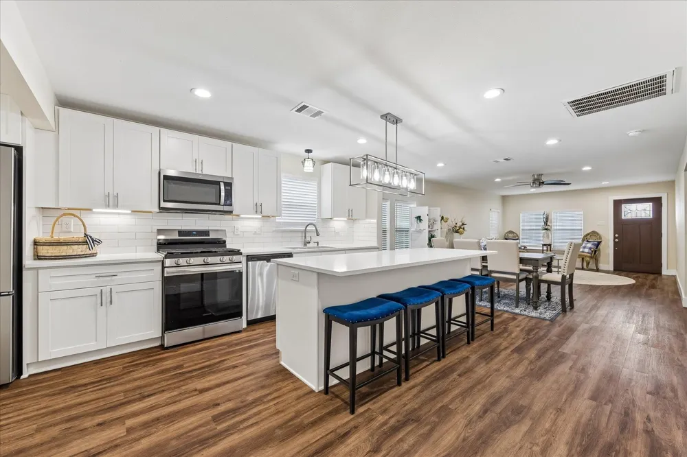 216 E 32nd Street Houston, TX 77018