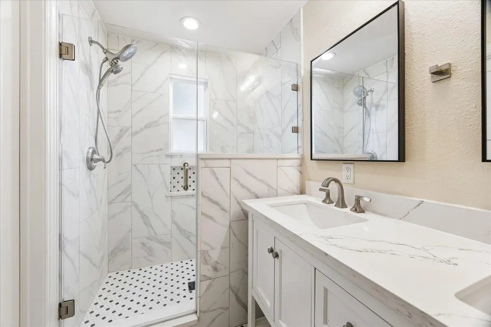 216 E 32nd Street Houston, TX 77018