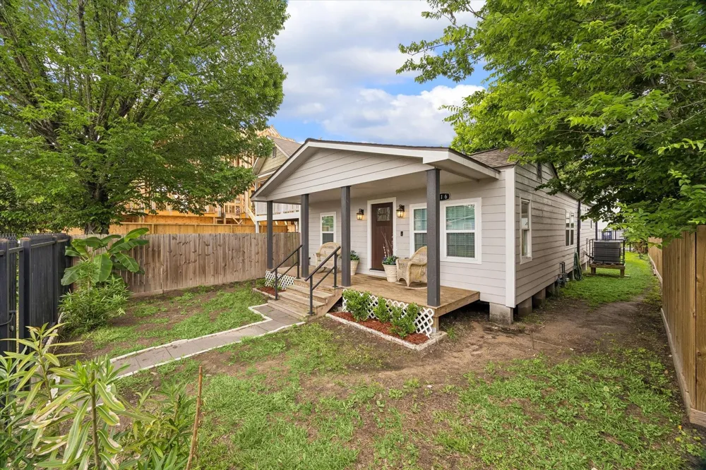 216 E 32nd Street Houston, TX 77018