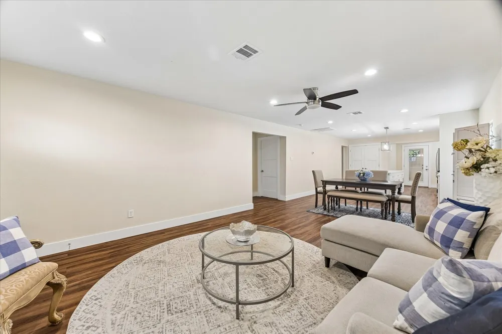216 E 32nd Street Houston, TX 77018