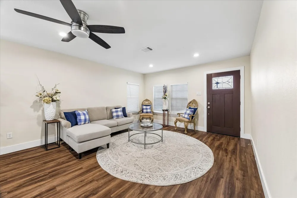 216 E 32nd Street Houston, TX 77018