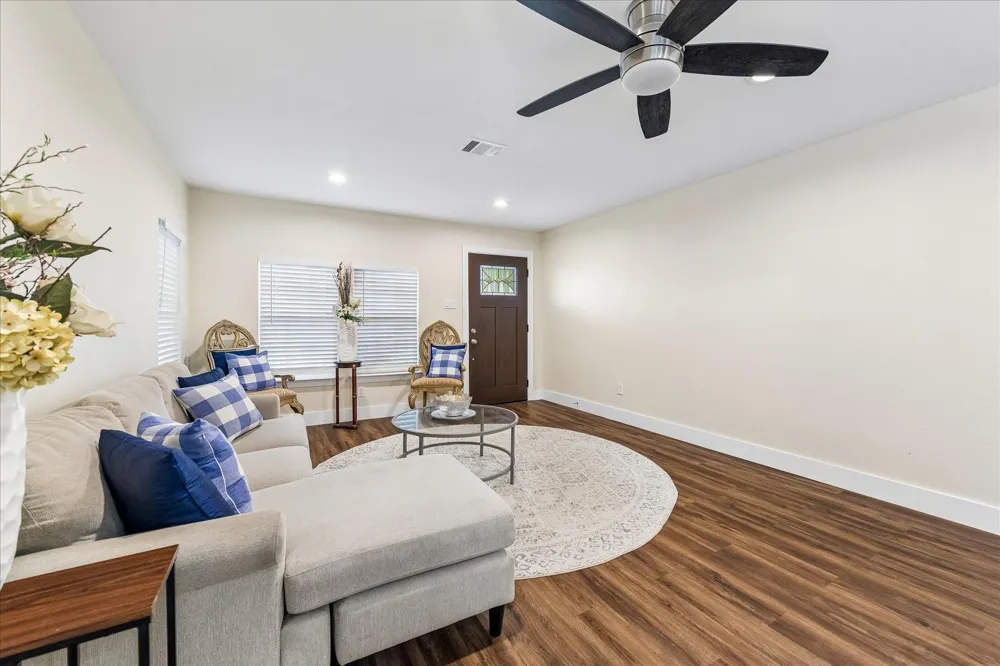 216 E 32nd Street Houston, TX 77018