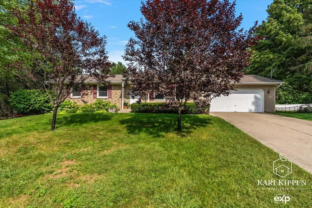 2761 Danube Lane NE Grand Rapids, MI 49525