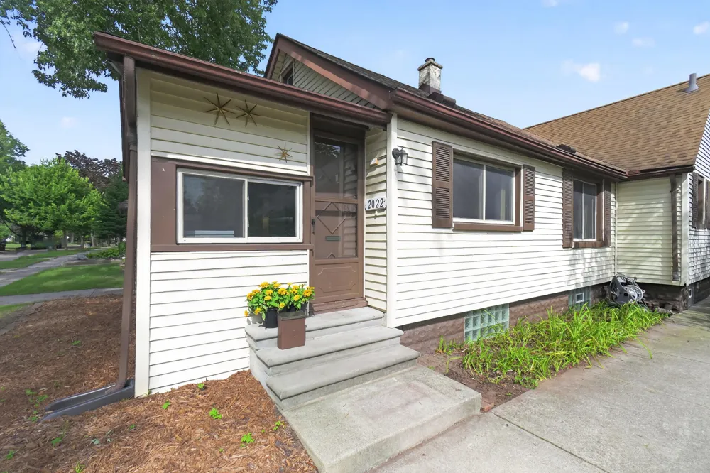 2022 Hampton Road Grosse Pointe Woods City, MI 48236