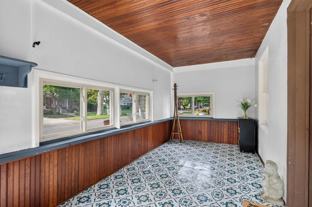 2022 Hampton Road Grosse Pointe Woods City, MI 48236