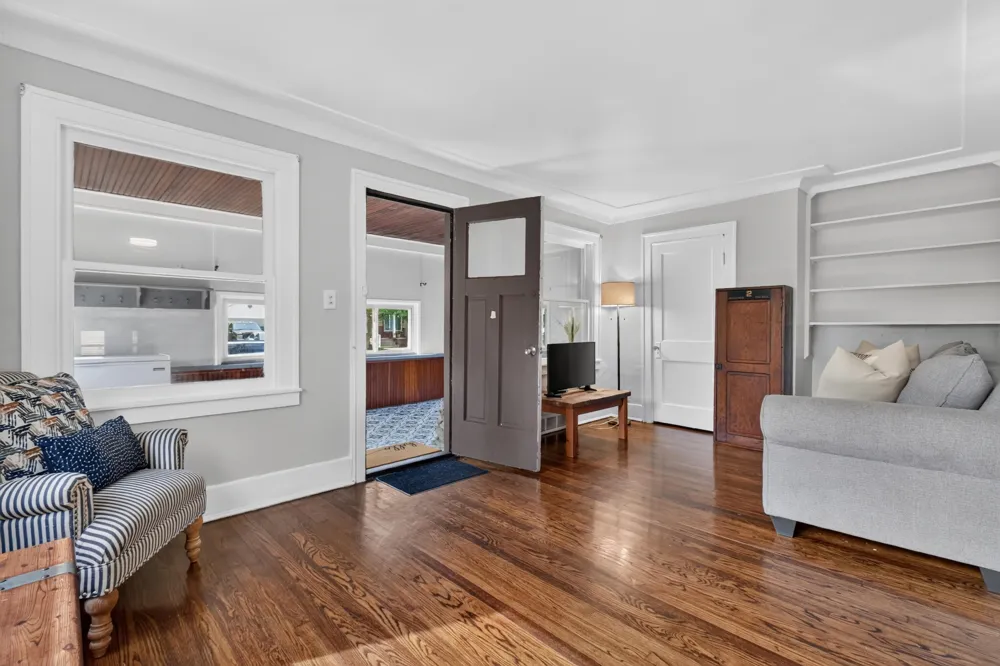 2022 Hampton Road Grosse Pointe Woods City, MI 48236