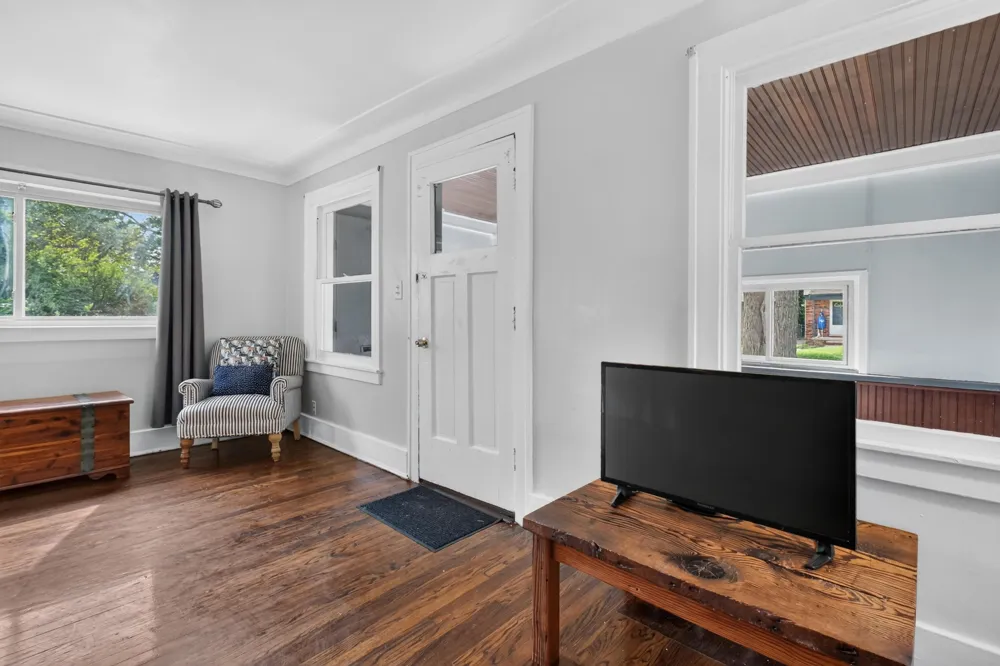 2022 Hampton Road Grosse Pointe Woods City, MI 48236