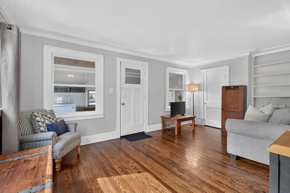 2022 Hampton Road Grosse Pointe Woods City, MI 48236