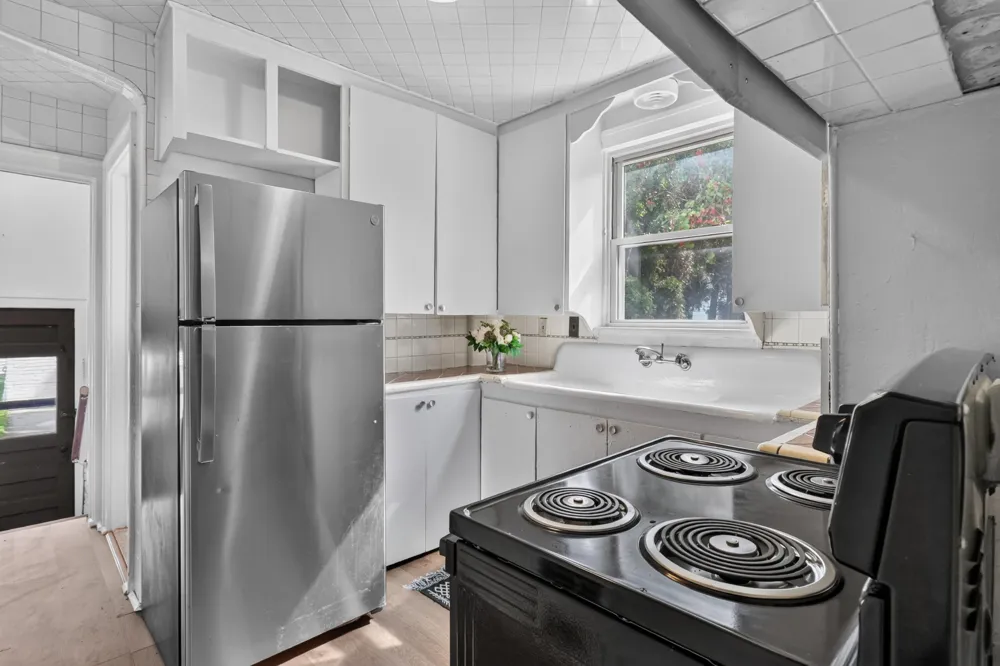 2022 Hampton Road Grosse Pointe Woods City, MI 48236