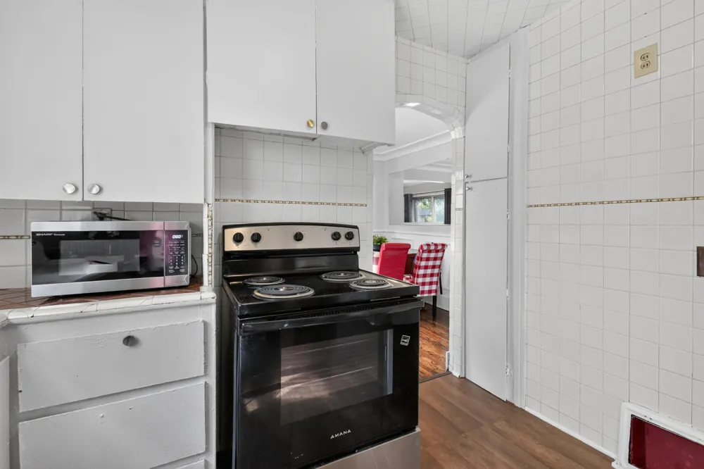 2022 Hampton Road Grosse Pointe Woods City, MI 48236
