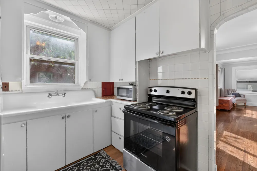 2022 Hampton Road Grosse Pointe Woods City, MI 48236