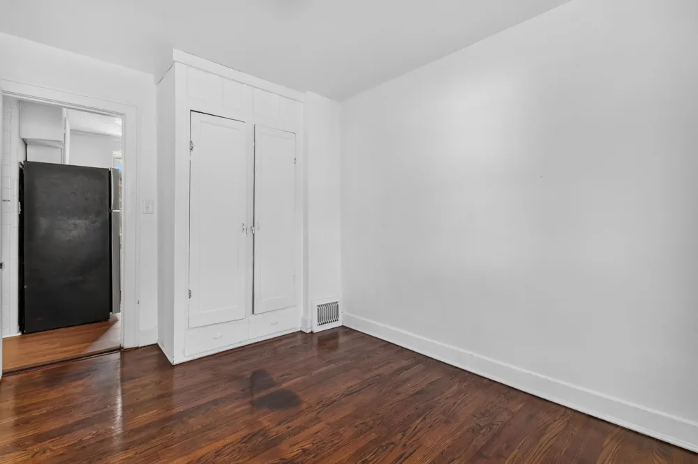 2022 Hampton Road Grosse Pointe Woods City, MI 48236