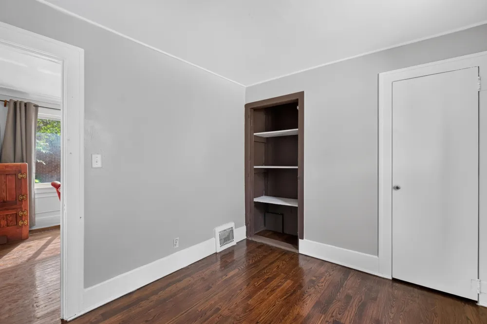 2022 Hampton Road Grosse Pointe Woods City, MI 48236