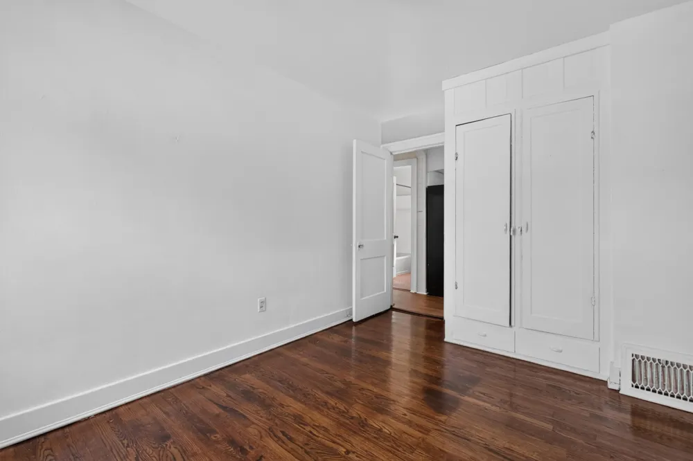 2022 Hampton Road Grosse Pointe Woods City, MI 48236