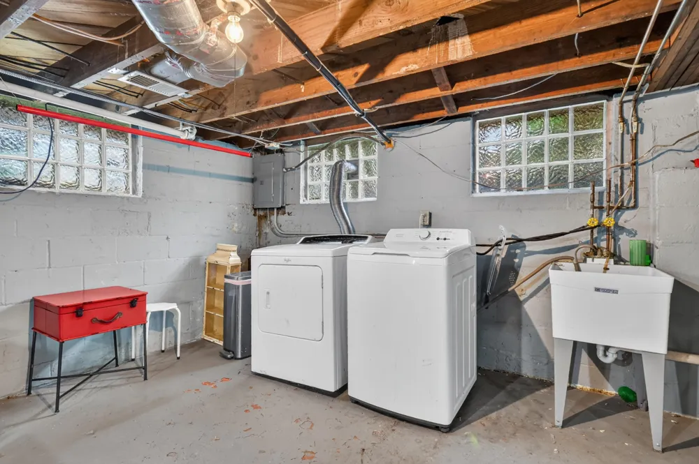 2022 Hampton Road Grosse Pointe Woods City, MI 48236