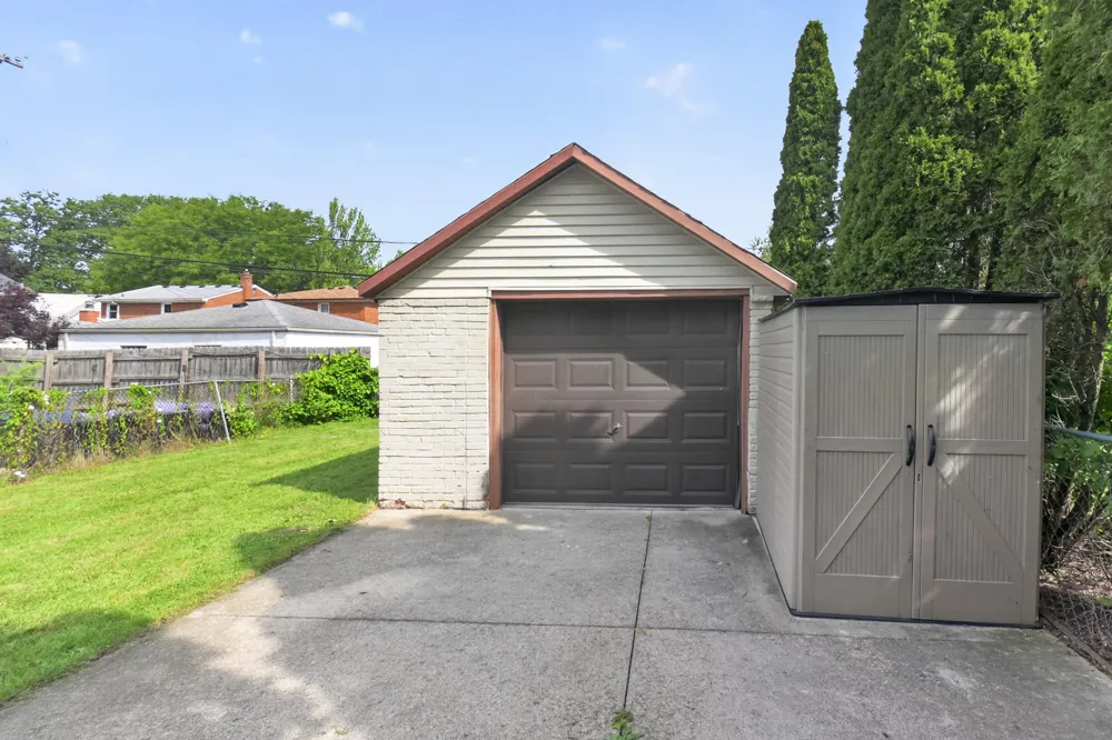 2022 Hampton Road Grosse Pointe Woods City, MI 48236