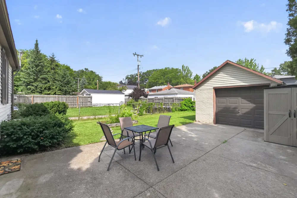 2022 Hampton Road Grosse Pointe Woods City, MI 48236