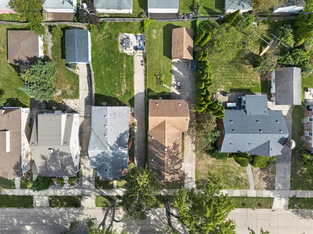 2022 Hampton Road Grosse Pointe Woods City, MI 48236