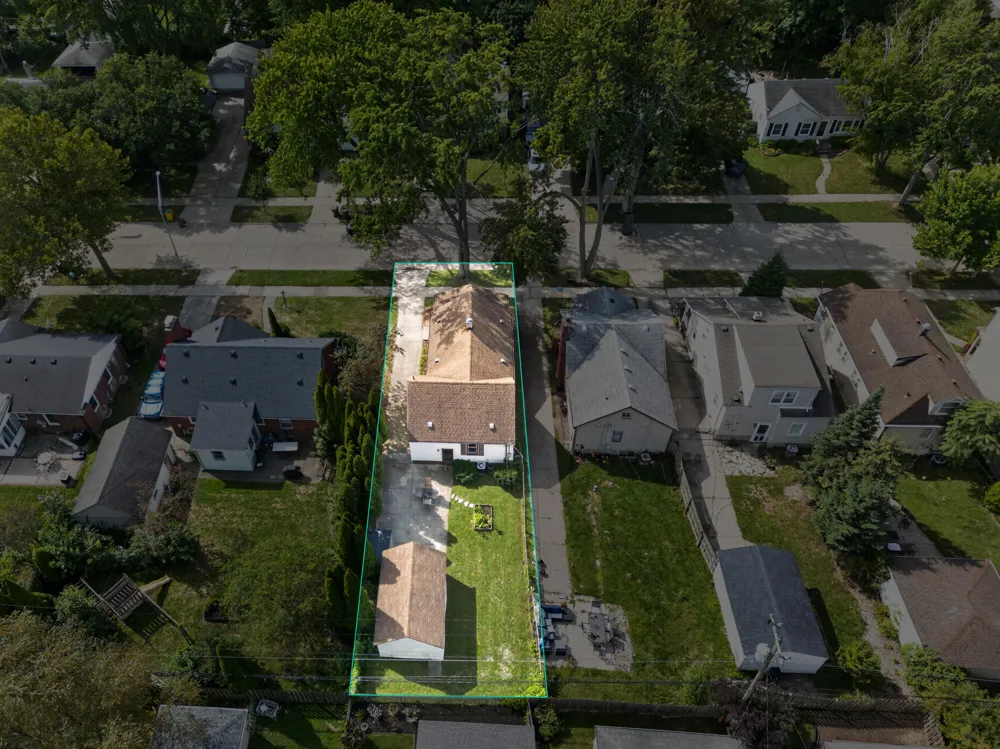 2022 Hampton Road Grosse Pointe Woods City, MI 48236