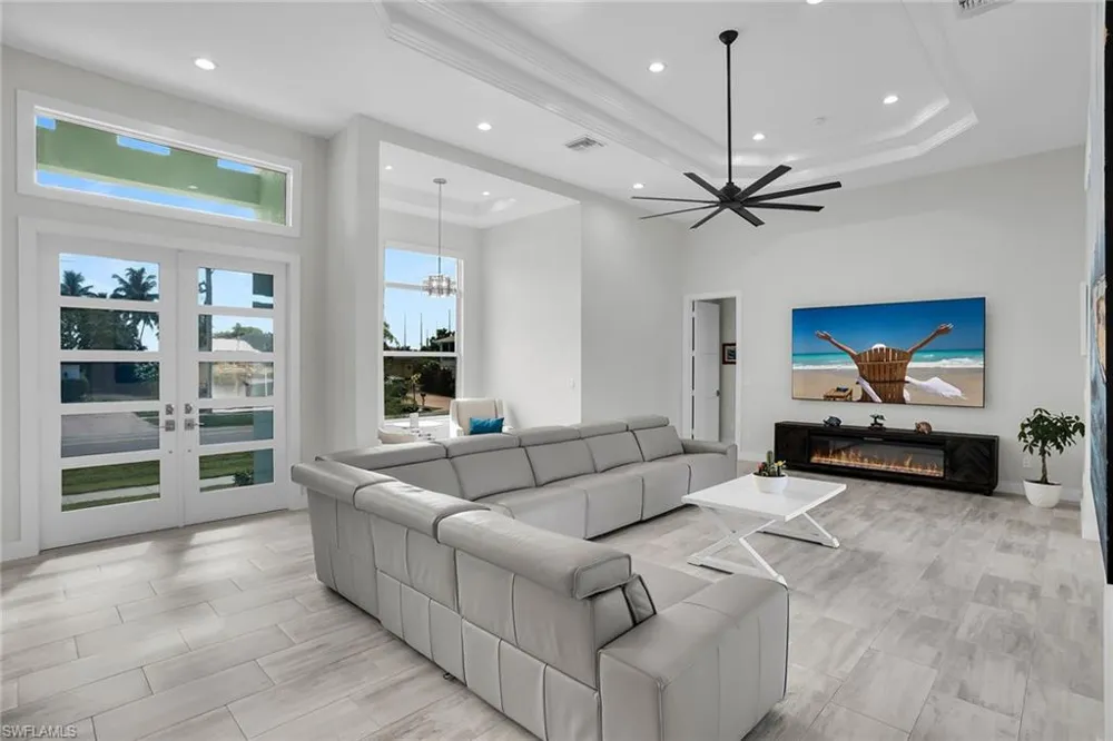 384 S Heathwood Drive Marco Island, FL 34145