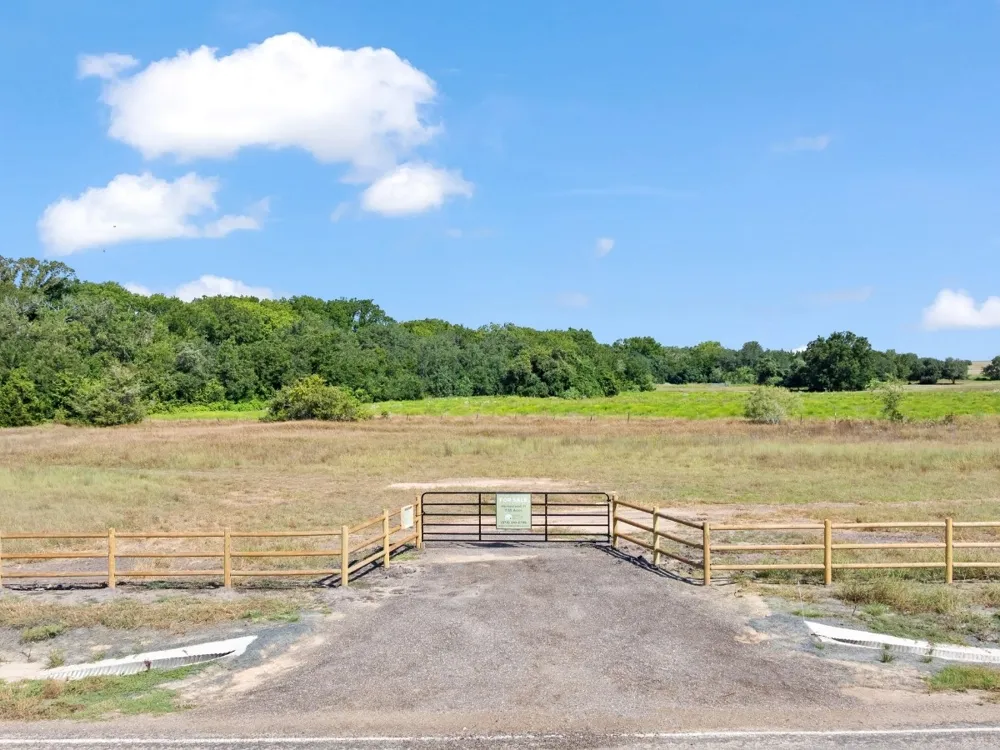2763 FM 956 Schulenburg, TX 78956