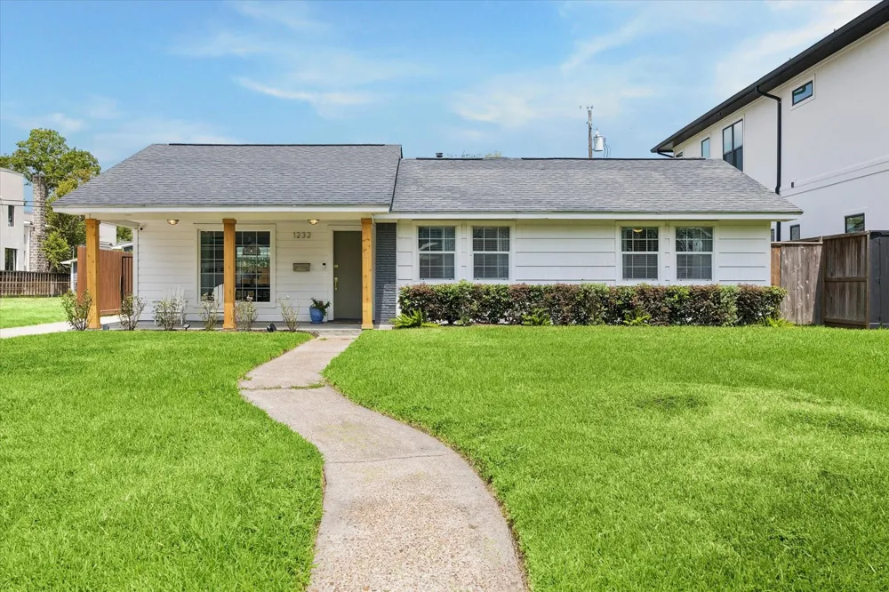 1232 Chantilly Lane Houston, TX 77018