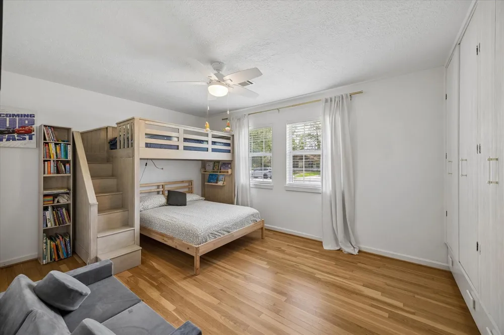 1232 Chantilly Lane Houston, TX 77018