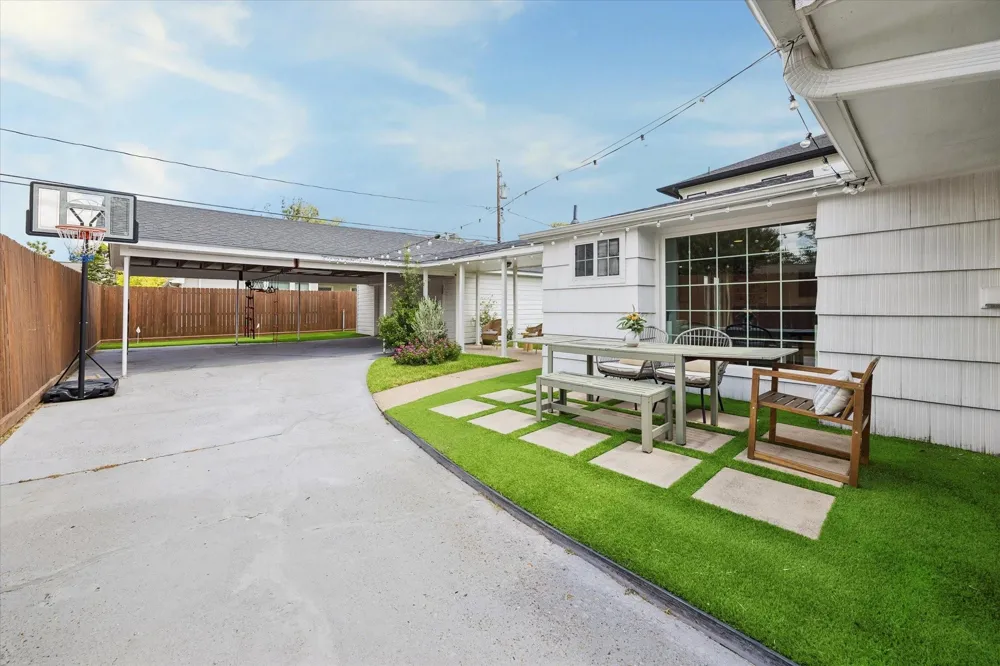 1232 Chantilly Lane Houston, TX 77018
