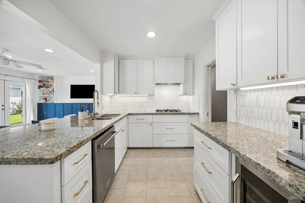 1232 Chantilly Lane Houston, TX 77018