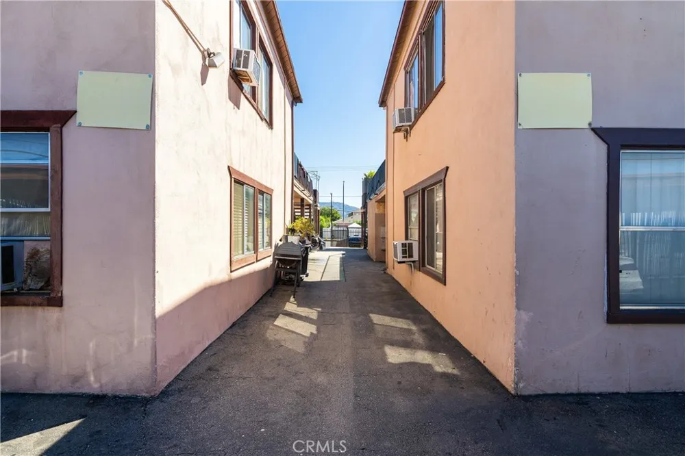 7301 Vineland Sun Valley, CA 91352