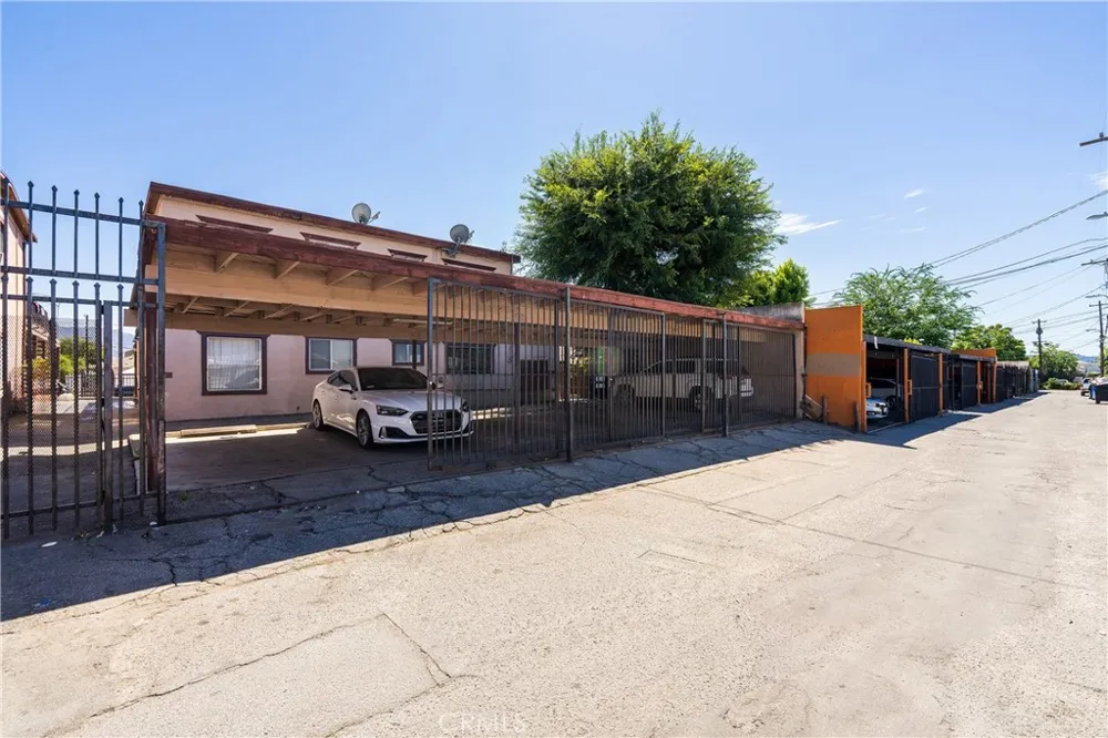 7301 Vineland Sun Valley, CA 91352