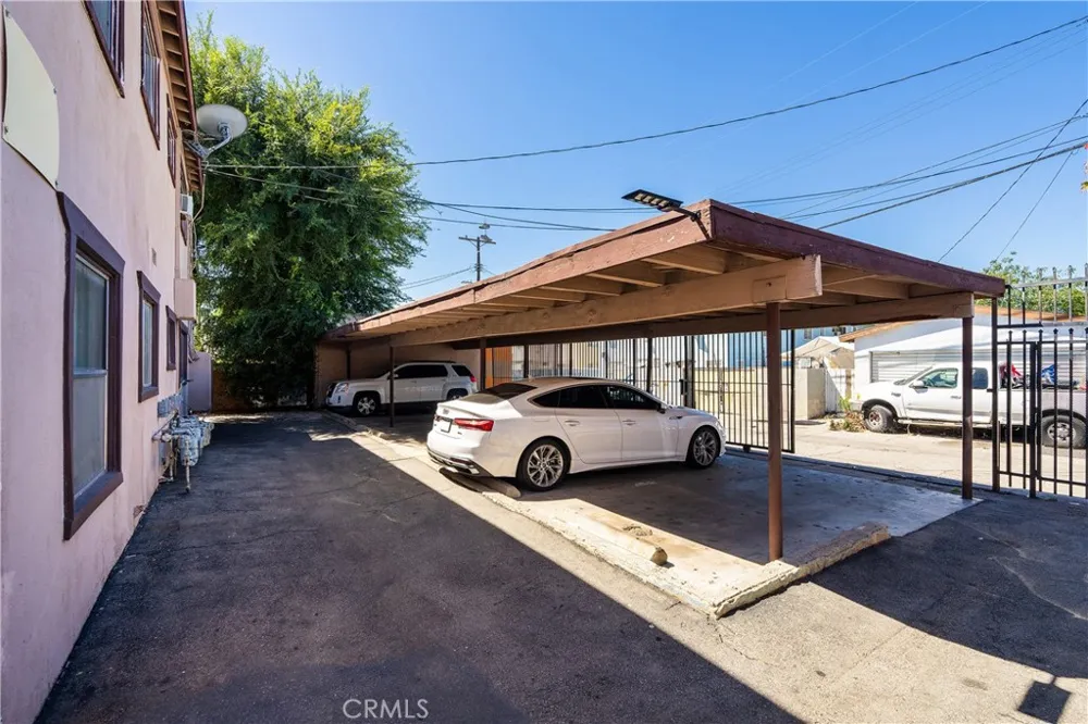 7301 Vineland Sun Valley, CA 91352