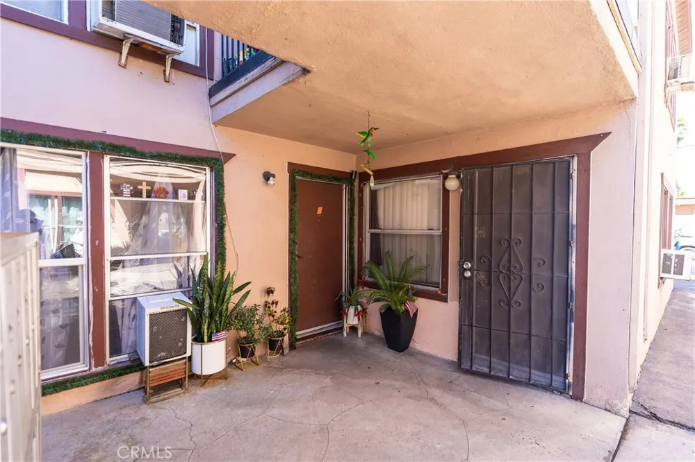 7301 Vineland Sun Valley, CA 91352