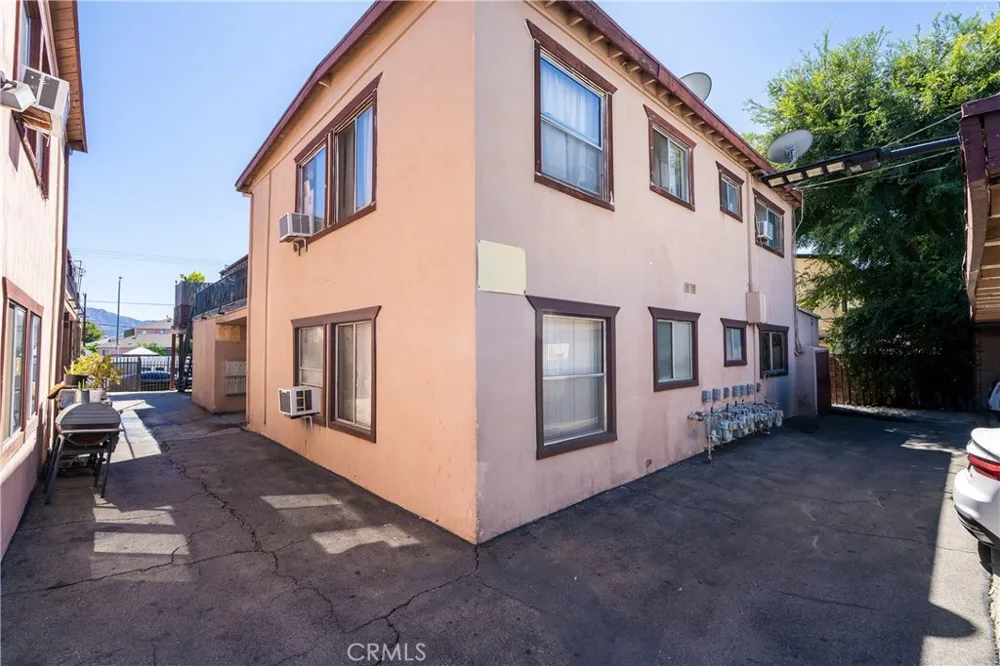 7301 Vineland Sun Valley, CA 91352