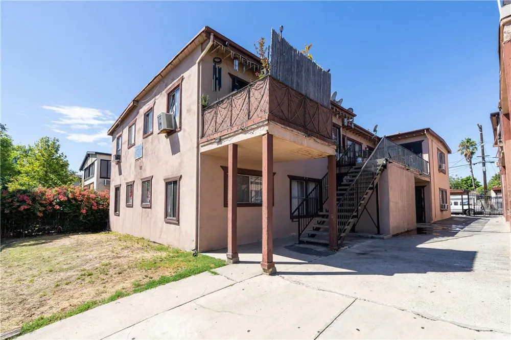 7301 Vineland Sun Valley, CA 91352