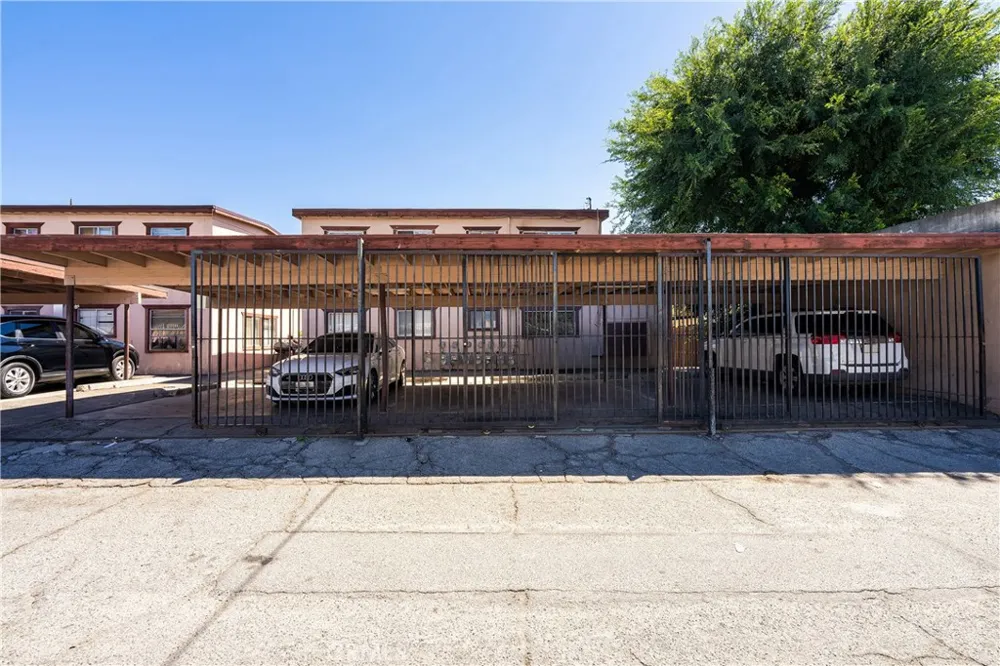 7301 Vineland Sun Valley, CA 91352