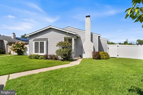 11 WILLOW PLACE
