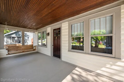 233 E Farnum Avenue