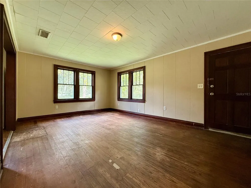 5141 3RD STREET Zephyrhills, FL 33542