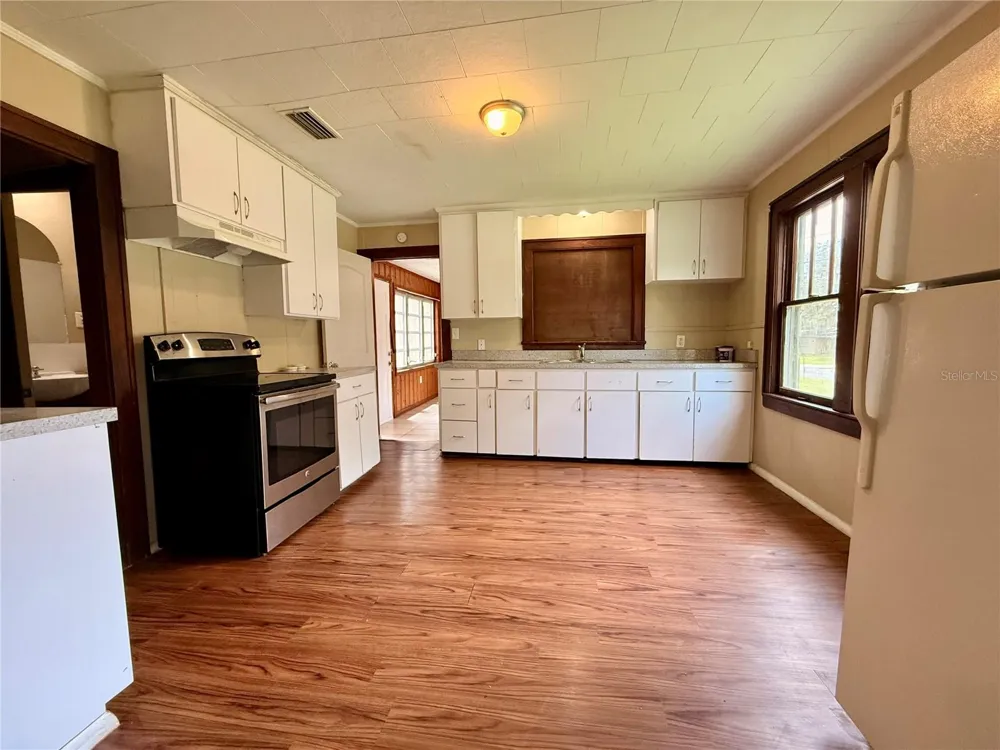 5141 3RD STREET Zephyrhills, FL 33542