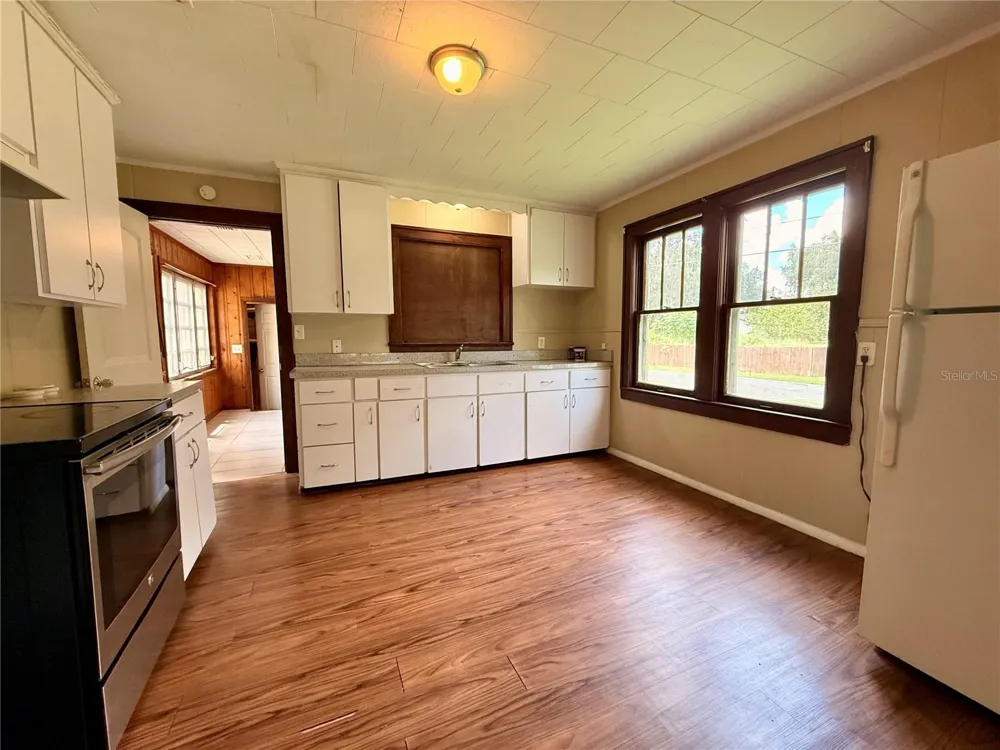 5141 3RD STREET Zephyrhills, FL 33542